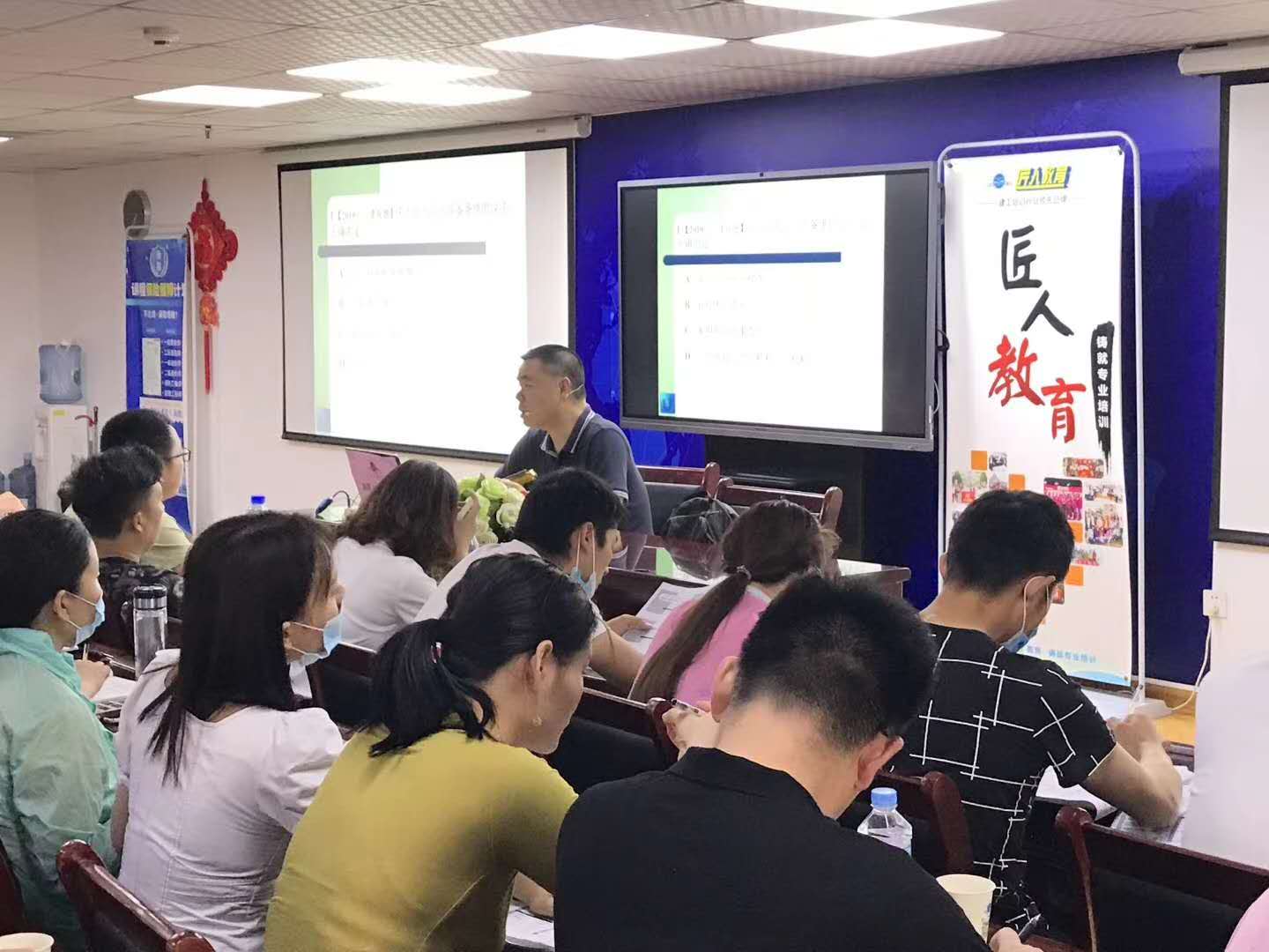 2020年二建法规赵军老师面授中.jpg